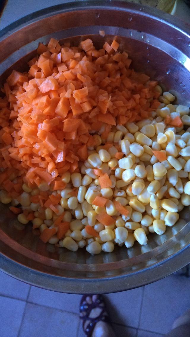 玉米胡蘿卜餃子的做法 步骤2