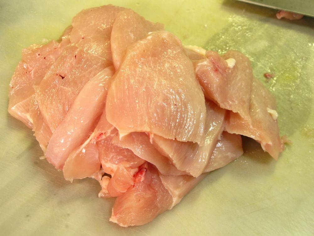 味噌加沙拉醬做出軟嫩的雞胸肉塊的做法 步骤1
