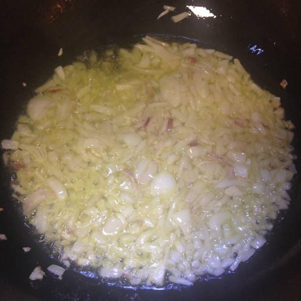 洋蔥紫蘇橄欖油醬-10分鐘做好的萬能神醬的做法 步骤3