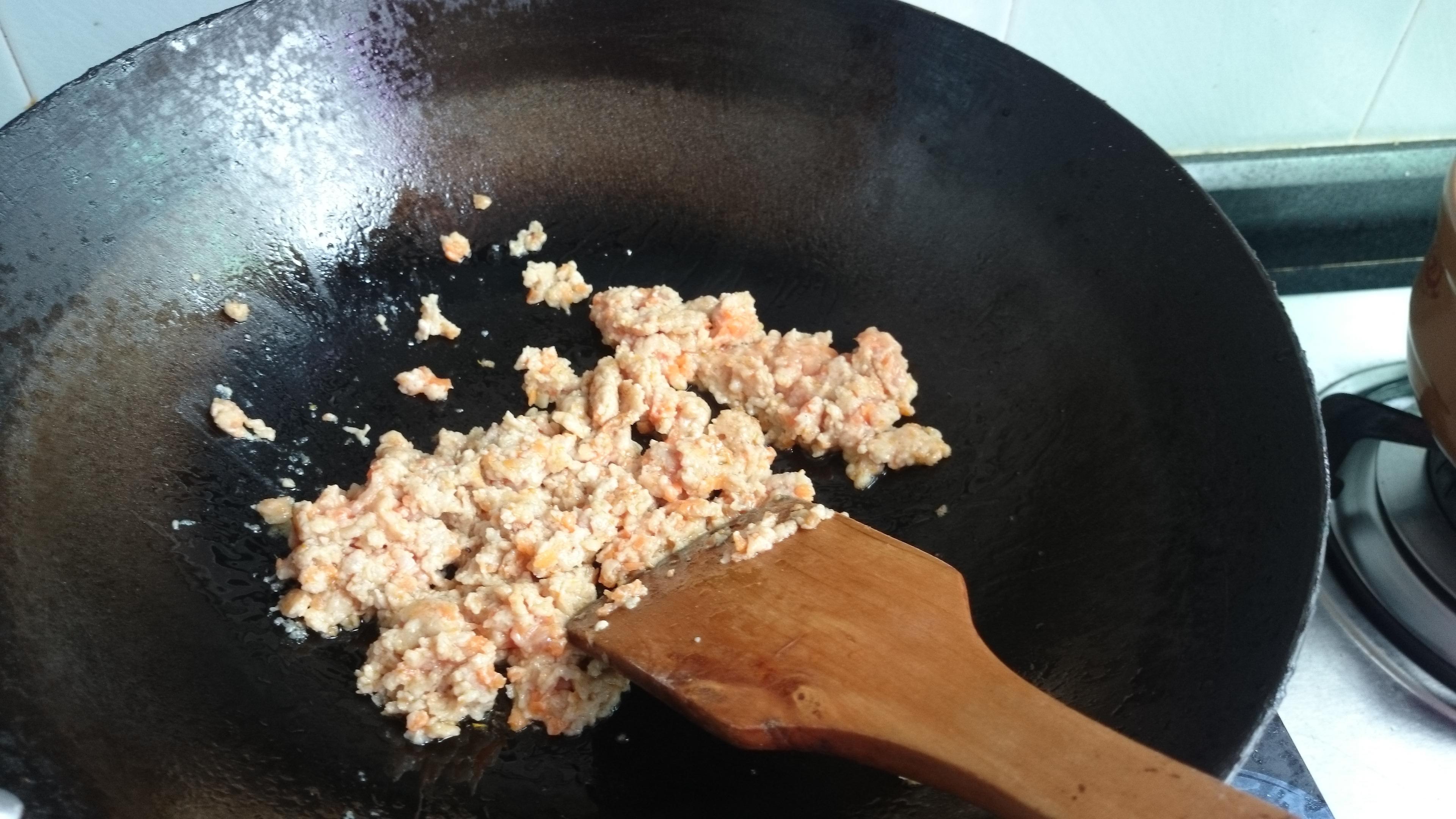 寶寶私房菜——紅蘿卜馬蹄豬肉蒸豆腐的做法 步骤2
