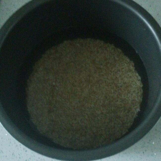 牛奶紅糖燕麥粥的做法 步骤1
