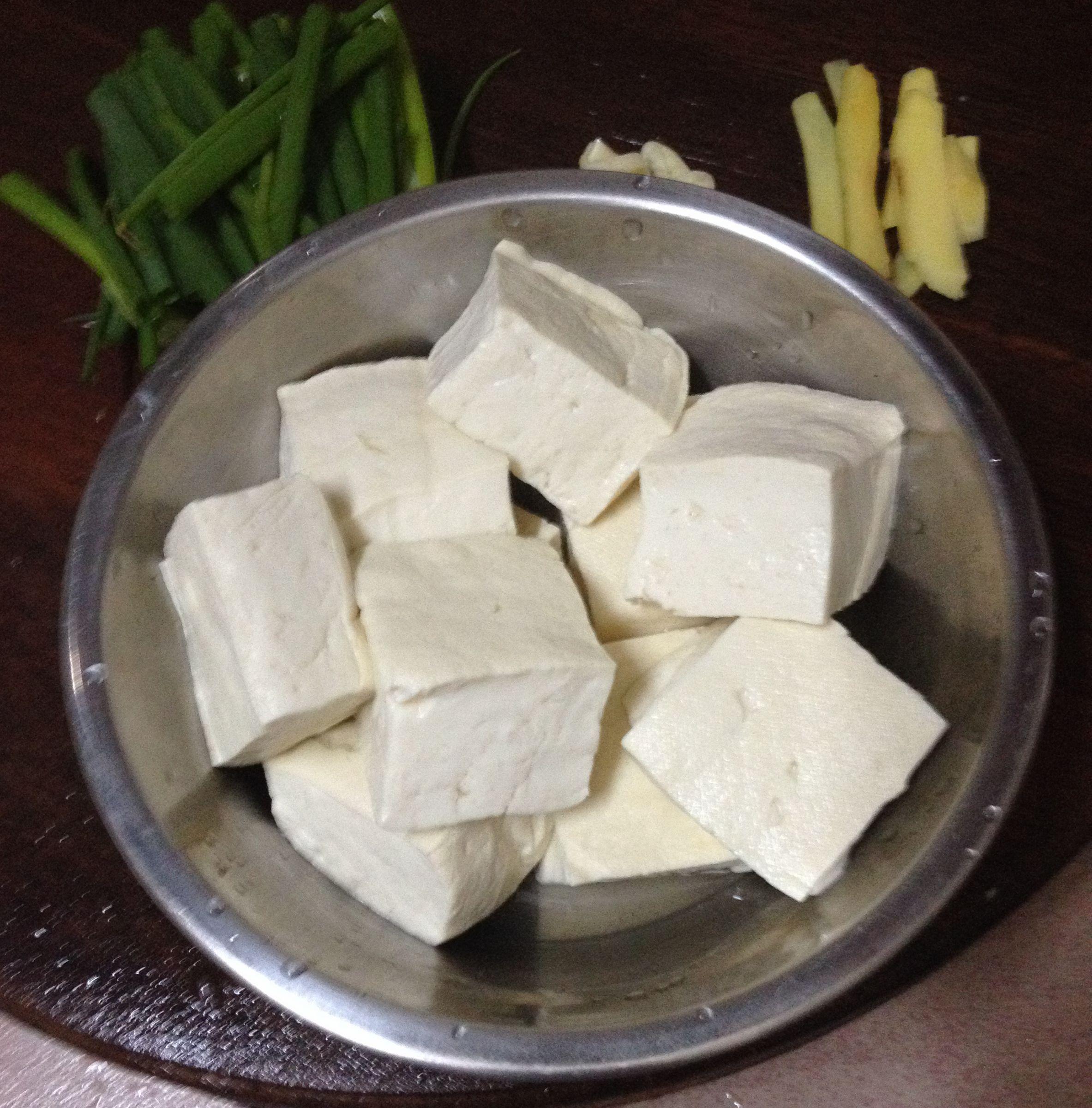 豆腐燜魚的做法 步骤2