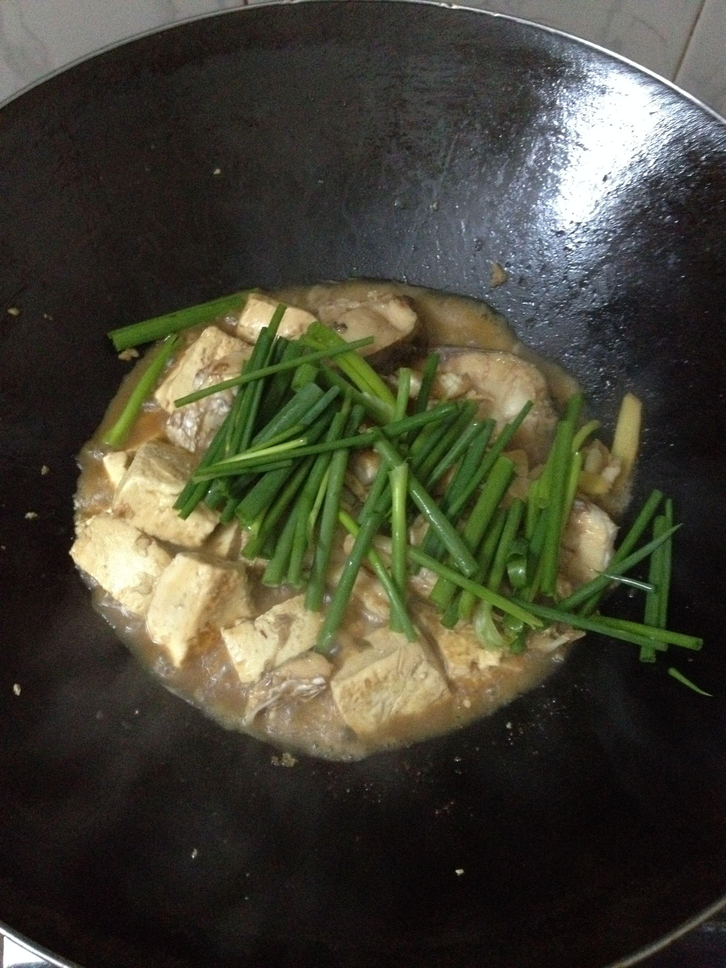 豆腐燜魚的做法 步骤7