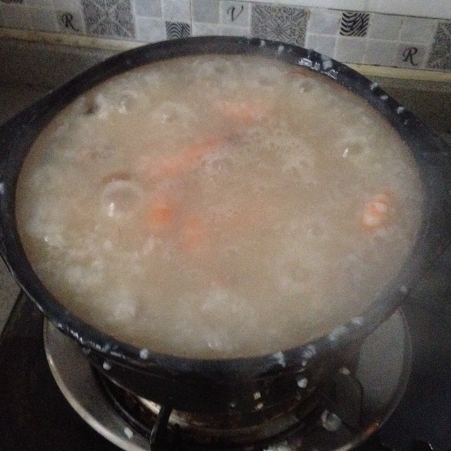 砂鍋粥（蝦、白貝）的做法 步骤4
