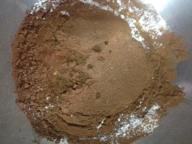 電飯煲版流心巧克力蛋糕的做法 步骤3