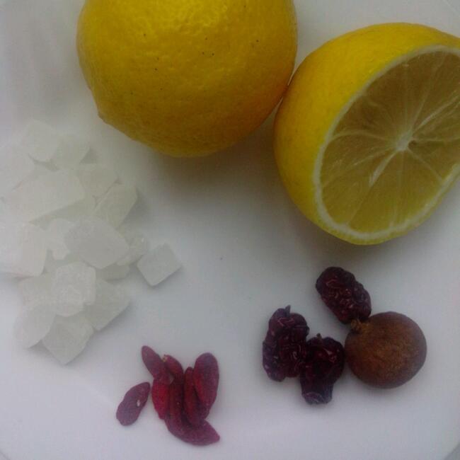 紅棗枸杞檸檬冰糖水.的做法 步骤1