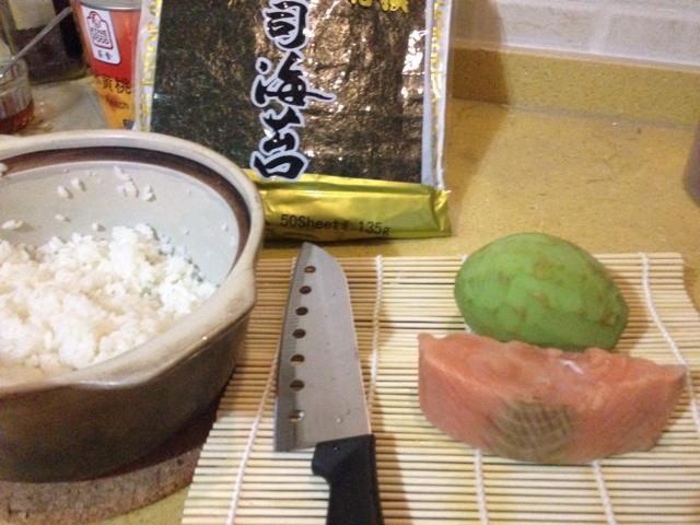 三文魚牛油果壽司卷的做法 步骤1