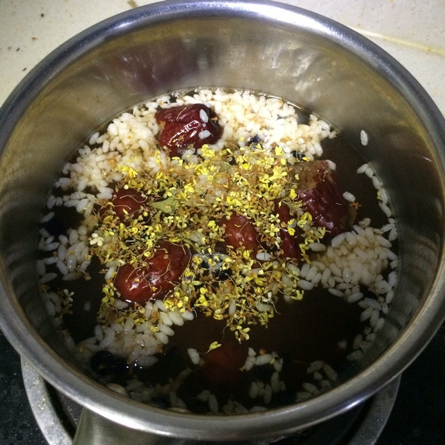8分鐘快手女人生理湯——紅棗枸杞醪糟蛋的做法 步骤3