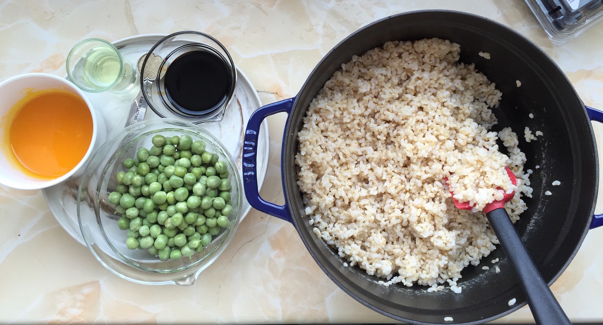 豌豆糙米醬油炒飯的做法 步骤1