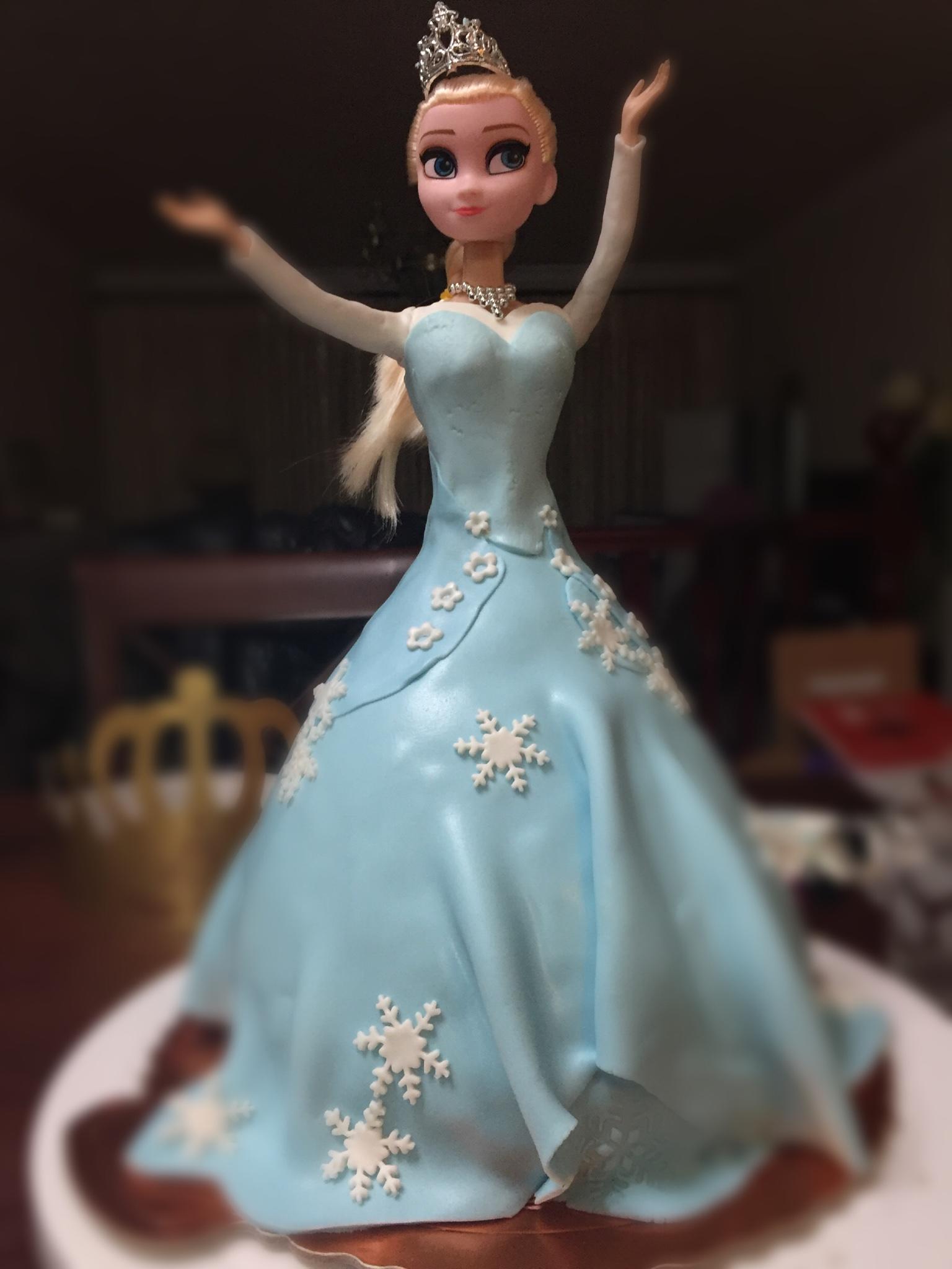 冰雪奇緣-艾莎公主翻糖蛋糕的做法 步骤1