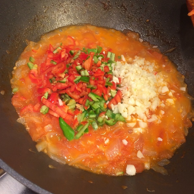茄汁吞拿魚配土豆雞蛋沙拉的做法 步骤4