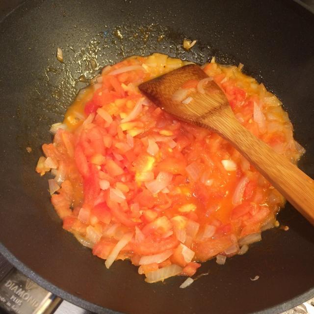 茄汁吞拿魚配土豆雞蛋沙拉的做法 步骤2
