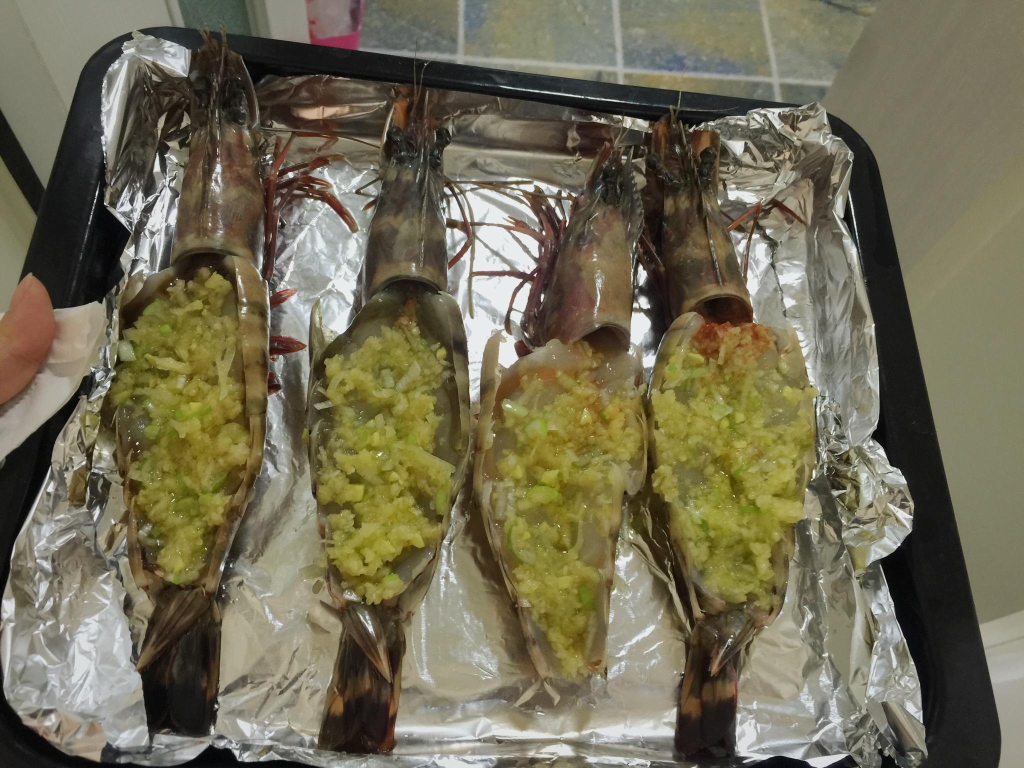 蒜泥烤蝦的做法 步骤5