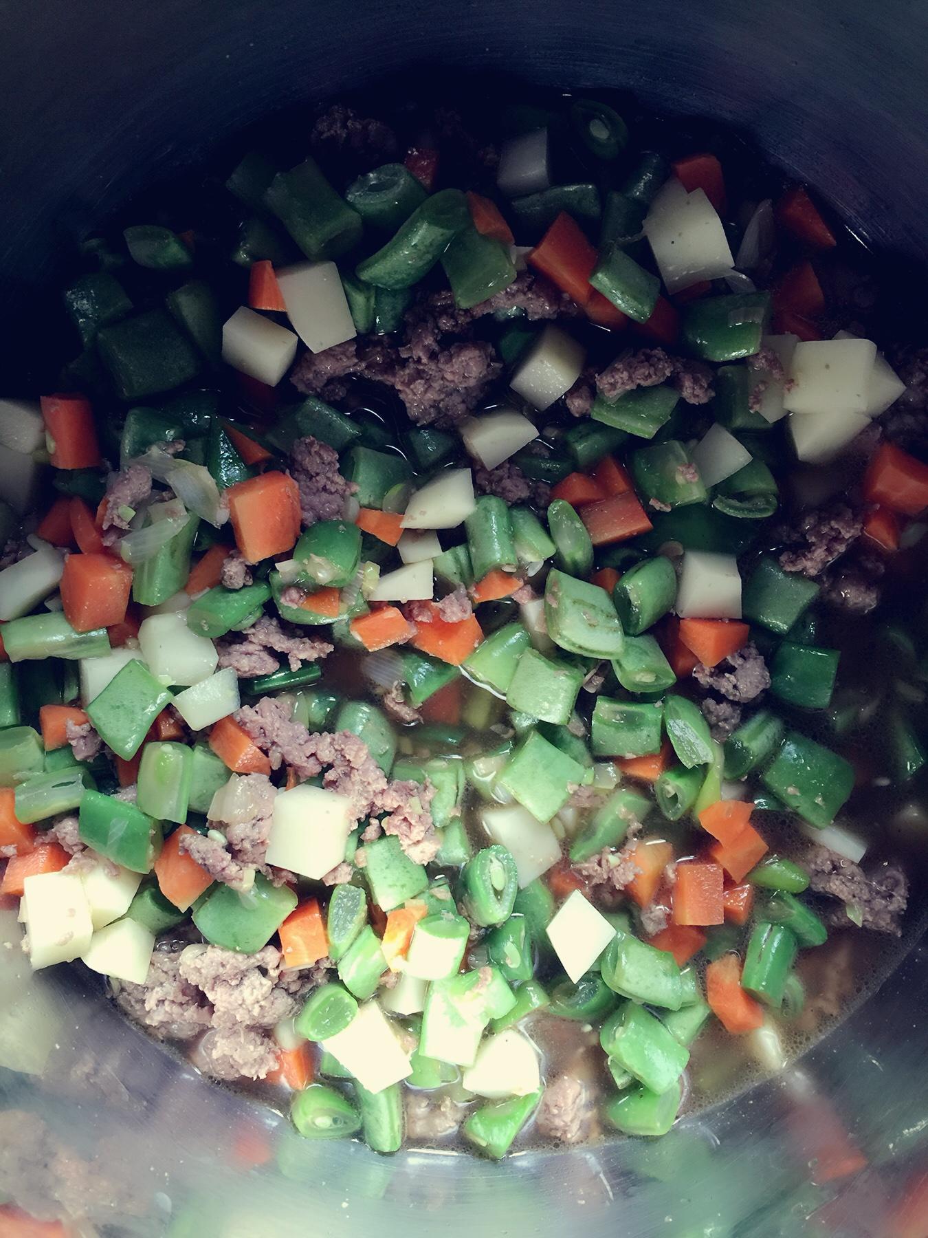 牛肉豆角燜飯的做法 步骤3