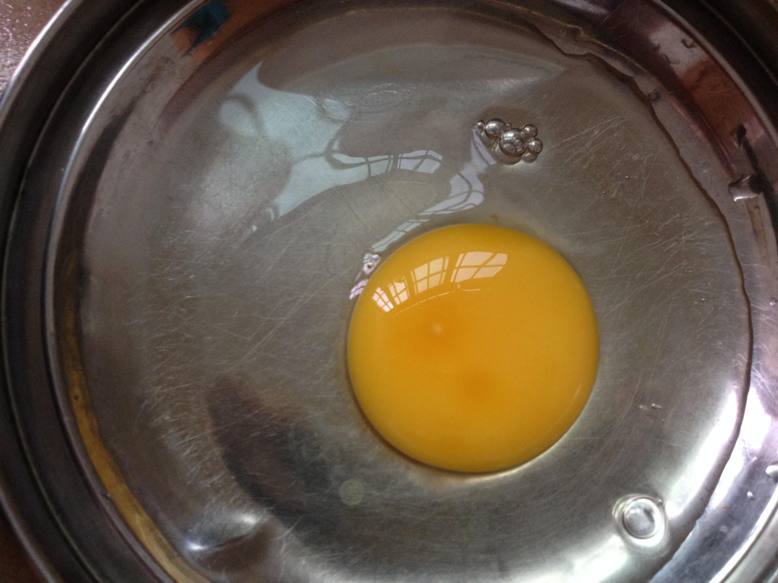 電飯煲小清新苦瓜絲炒蛋的做法 步骤2