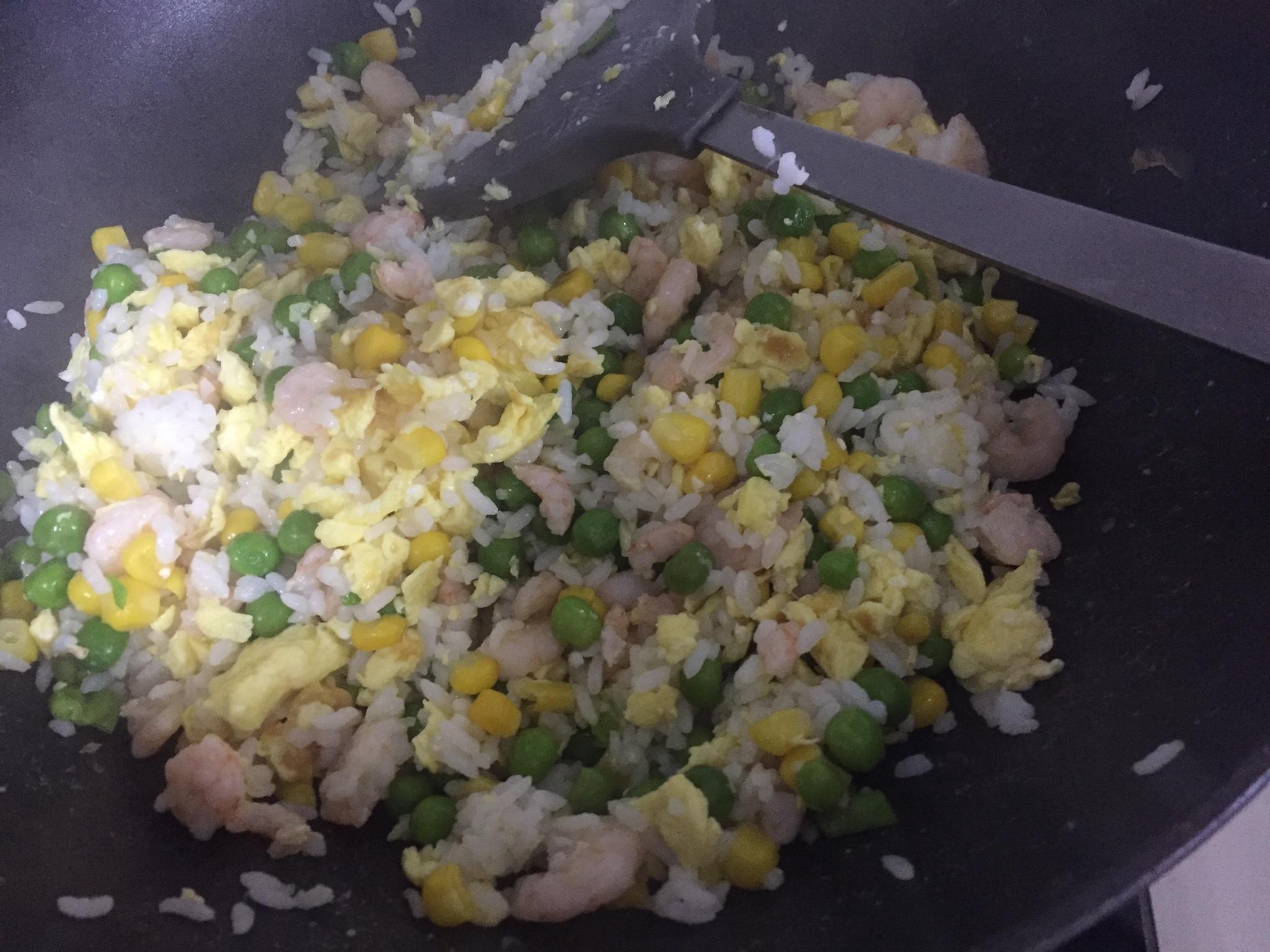 玉米青豆蛋炒飯的做法 步骤4