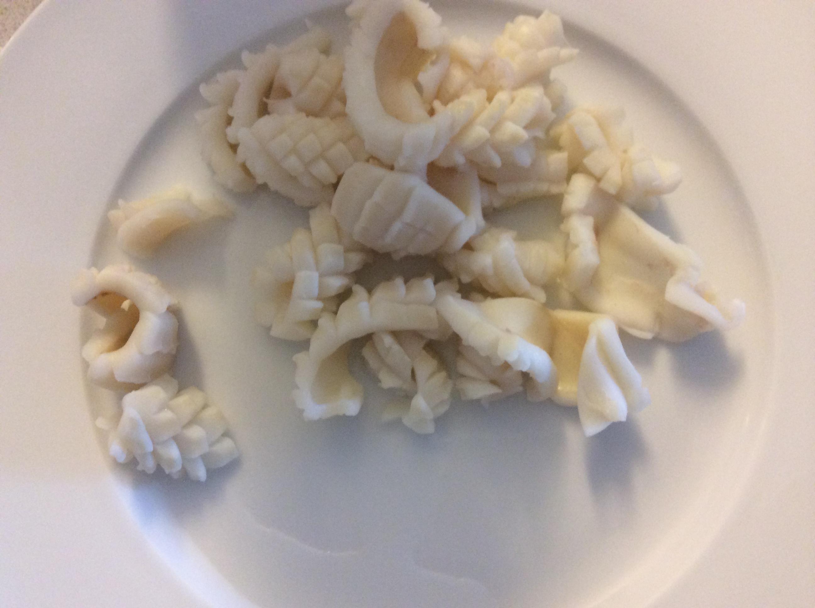 韭蔥醬爆魷魚花（超級下飯，吃過的人都贊不絕口∼小二！再來兩碗大米飯！！）的做法 步骤3