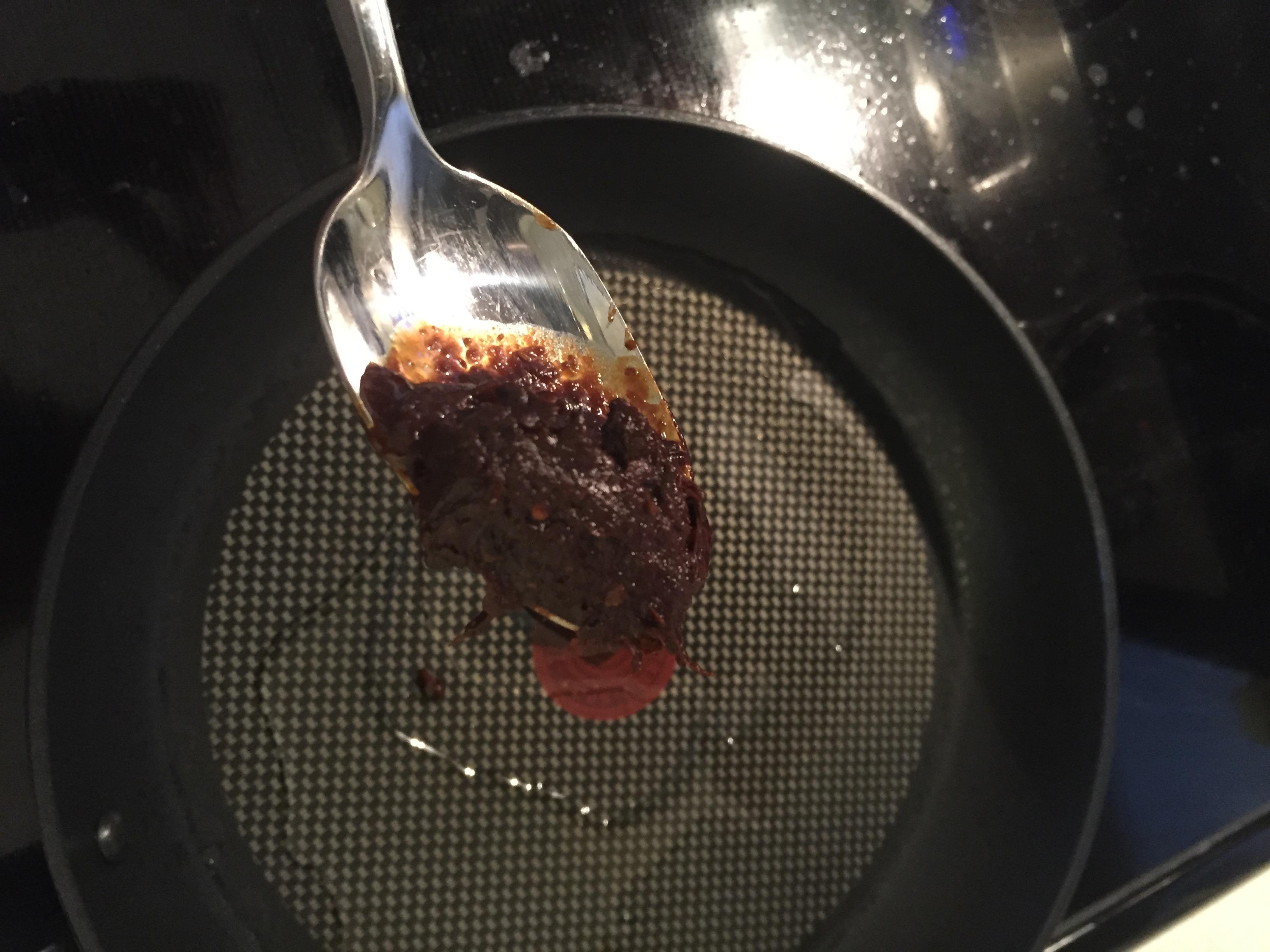 韭蔥醬爆魷魚花（超級下飯，吃過的人都贊不絕口∼小二！再來兩碗大米飯！！）的做法 步骤5