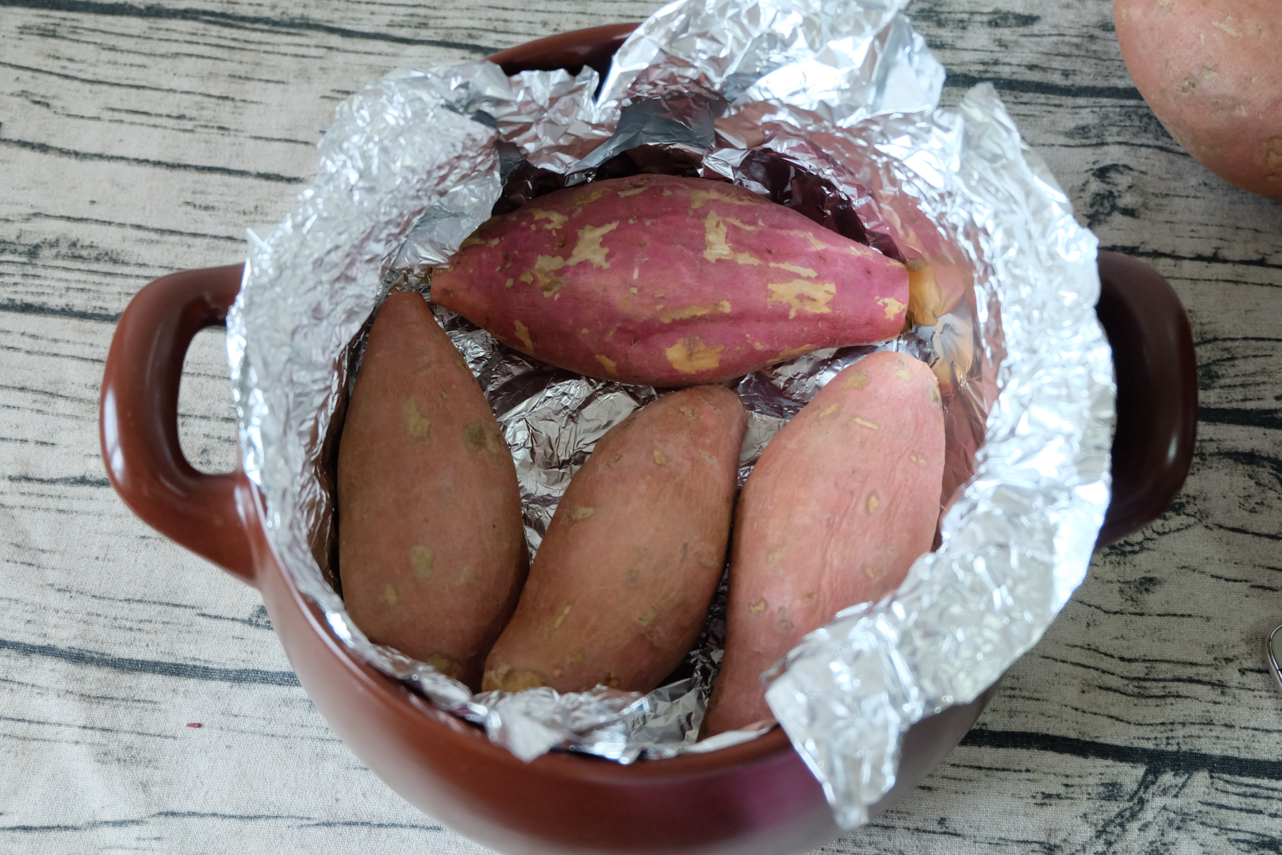 砂鍋版烤紅薯的做法 步骤5