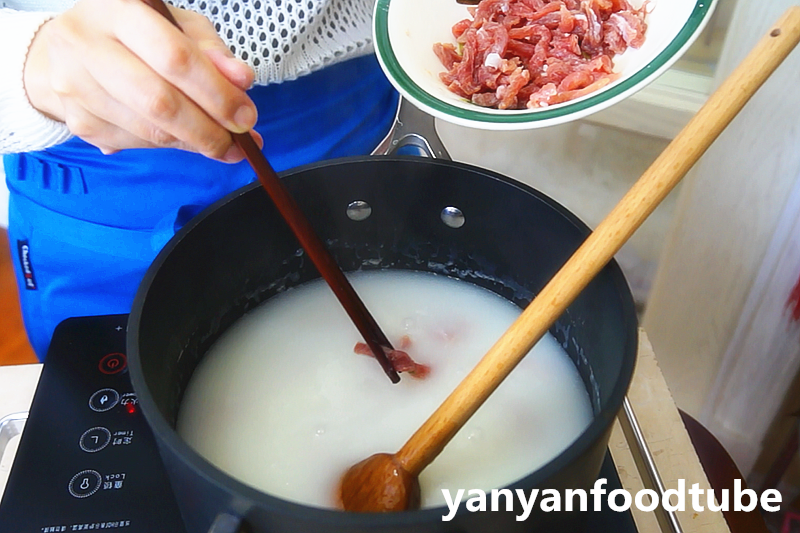 皮蛋瘦肉粥 Pidan & Pork Rice Soup的做法 步骤5
