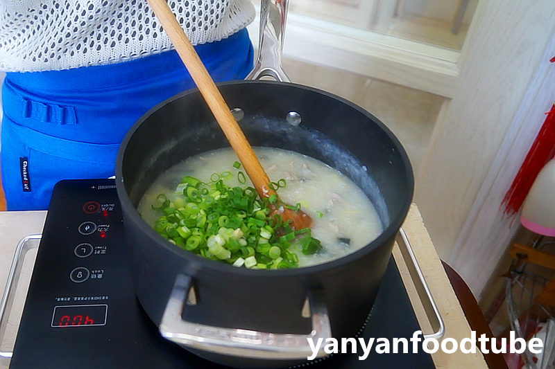 皮蛋瘦肉粥 Pidan & Pork Rice Soup的做法 步骤6