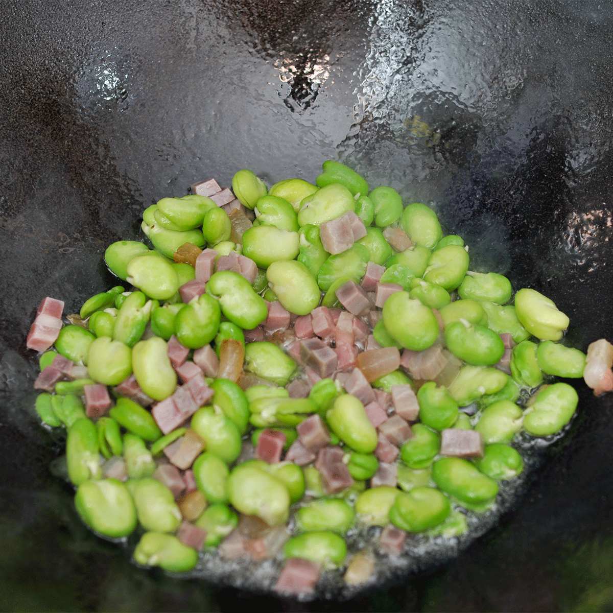 蠶豆火腿燜飯的做法 步骤4