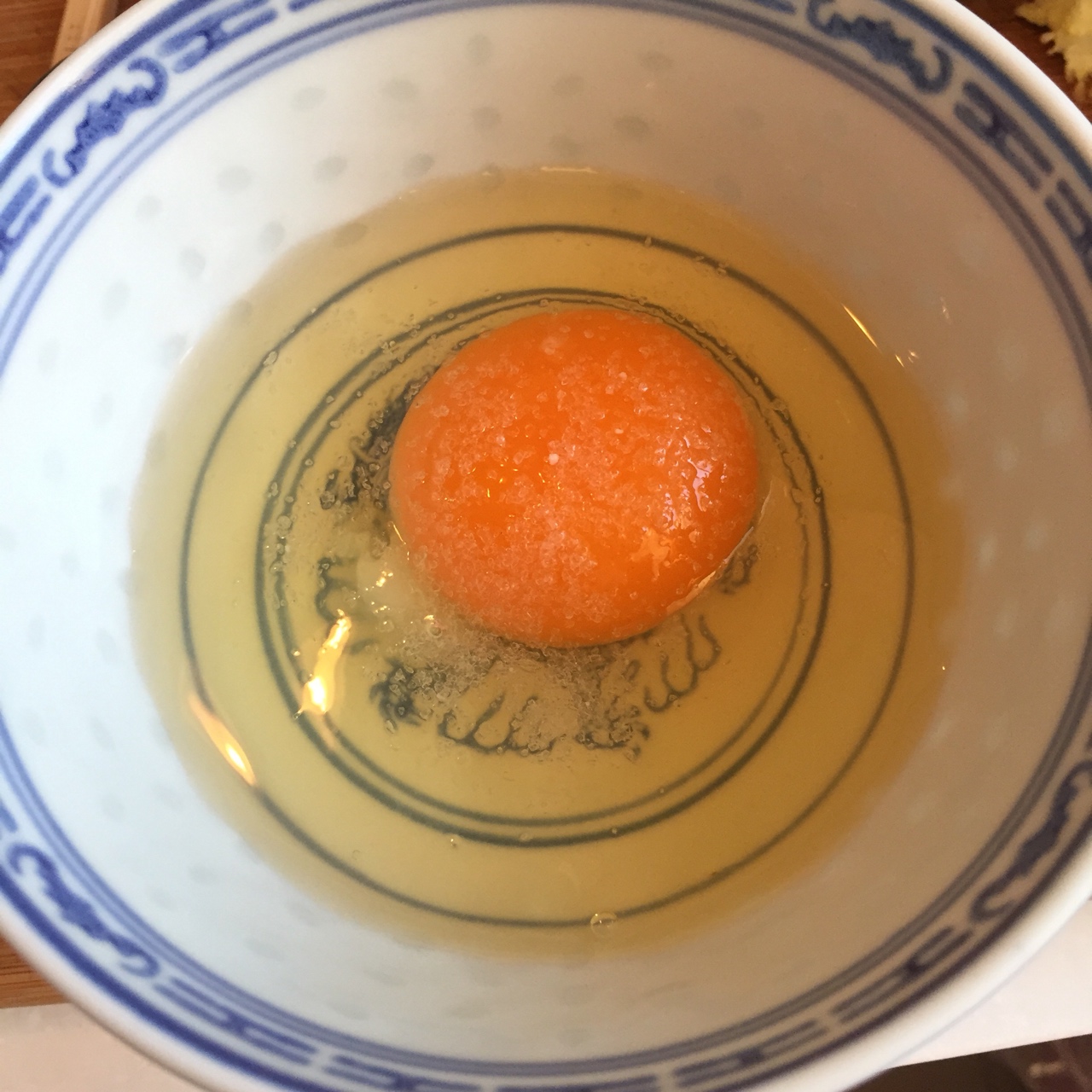 喂飽小怪物速成班－姥姥的雞蛋黃瓜片湯的做法 步骤2
