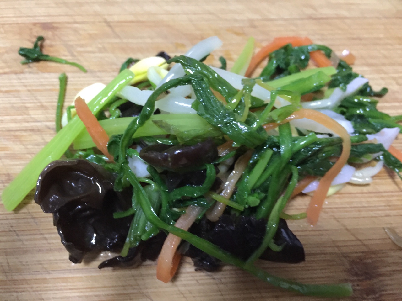 寶寶輔食-蔬菜鱈魚腸糯米小丸子的做法 步骤1