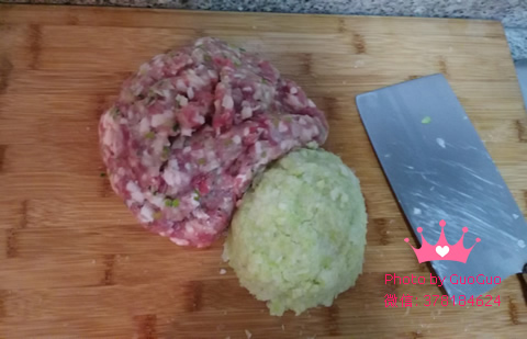 白菜豬肉餃子(超詳細步驟)的做法 步骤8