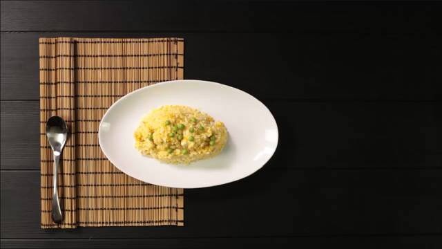 南瓜雞丁燴飯|爸爸廚房 VOL.014--雞肉、南瓜、大米、雞蛋、青豆的做法 步骤16