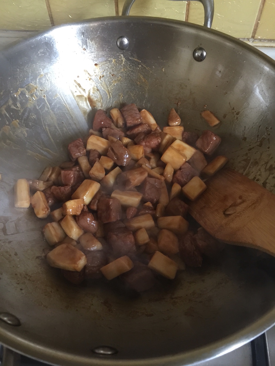 菲力牛肉粒炒杏鮑菇的做法 步骤4