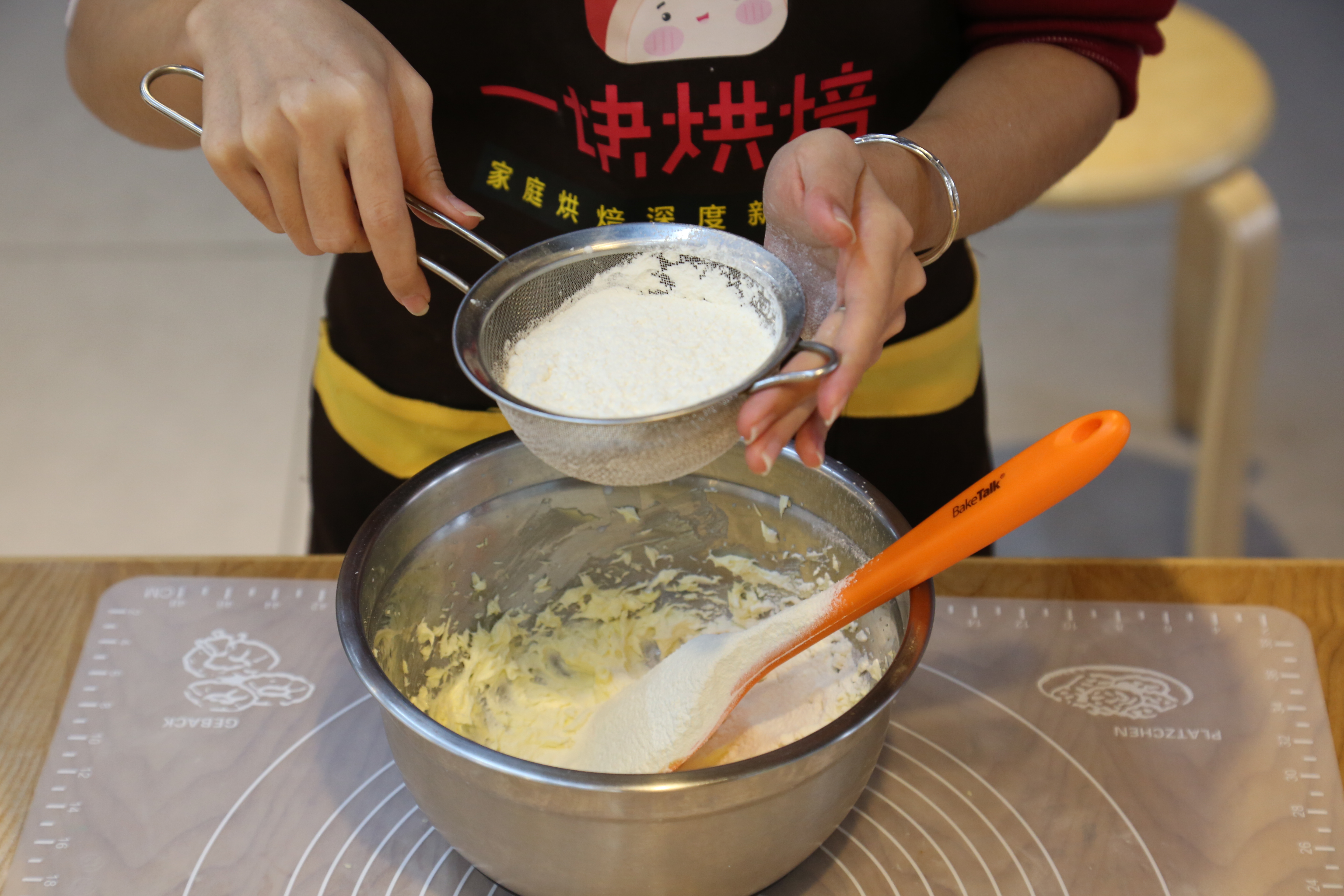 京劇貓白糖糖霜餅干的做法 步骤4