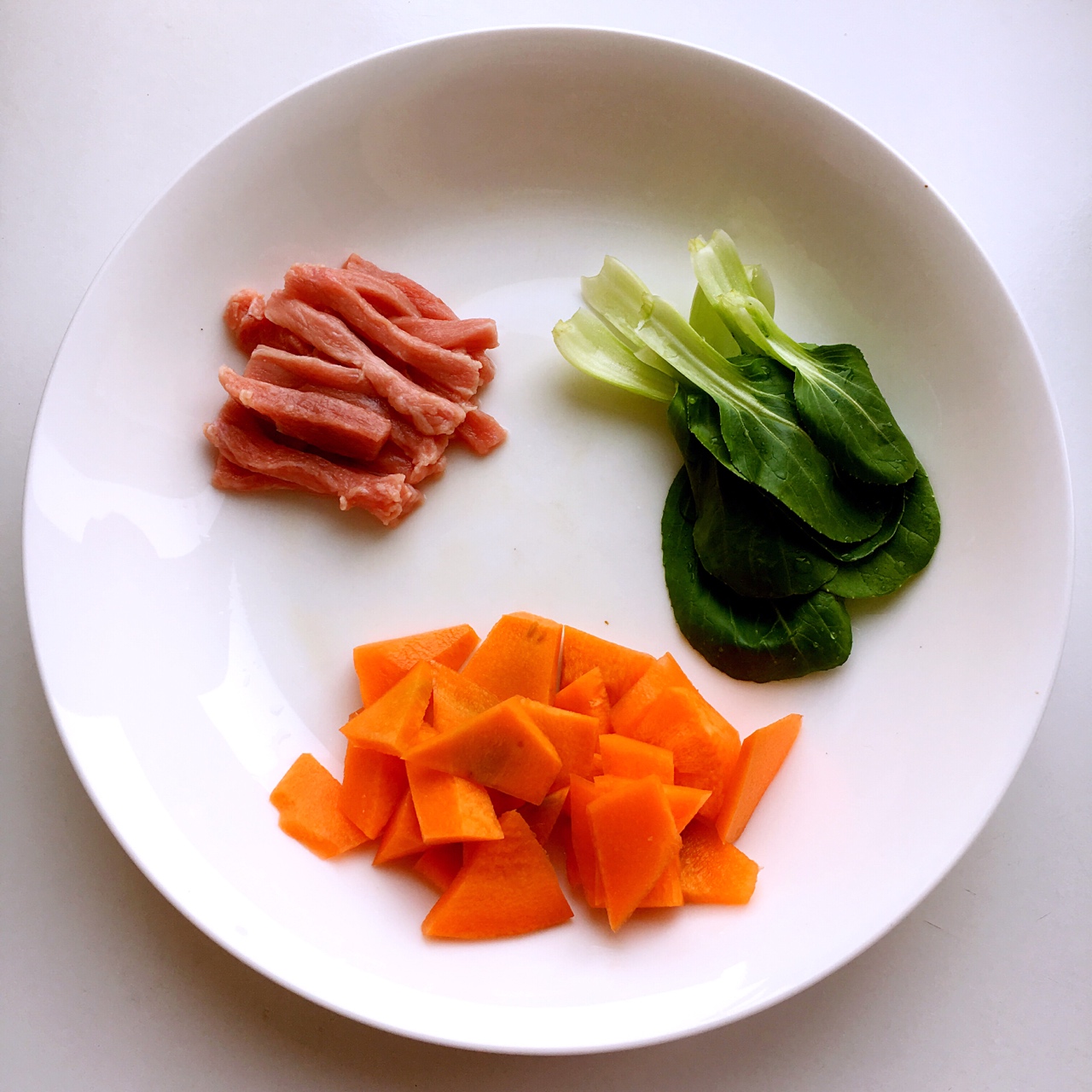 寶寶輔食之胡蘿卜牛肉青菜泥米粉的做法 步骤1