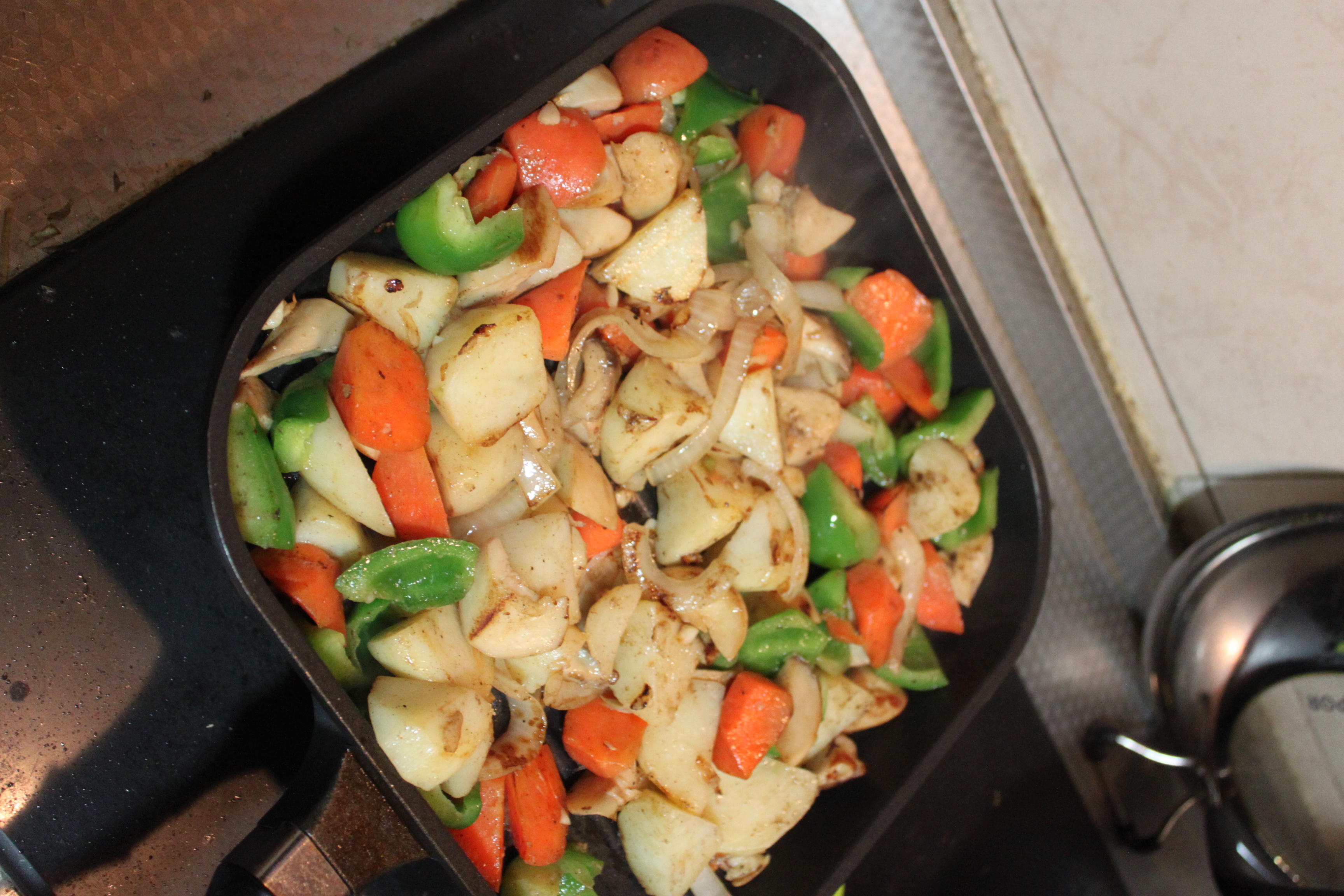 今晚吃這個--黑胡椒煎龍利魚配時蔬的做法 步骤3