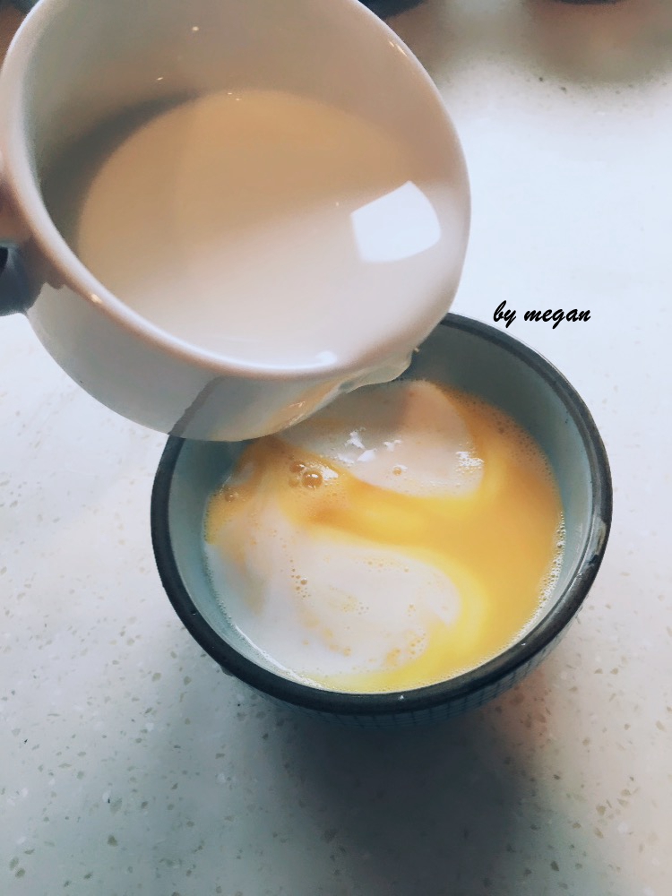 核桃牛奶雞蛋布丁的做法 步骤4
