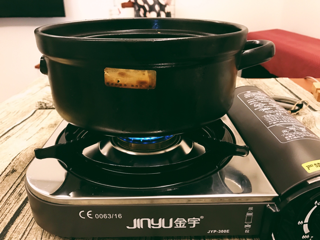 卡式爐加陶瓷鍋之超簡單小火鍋的做法 步骤2