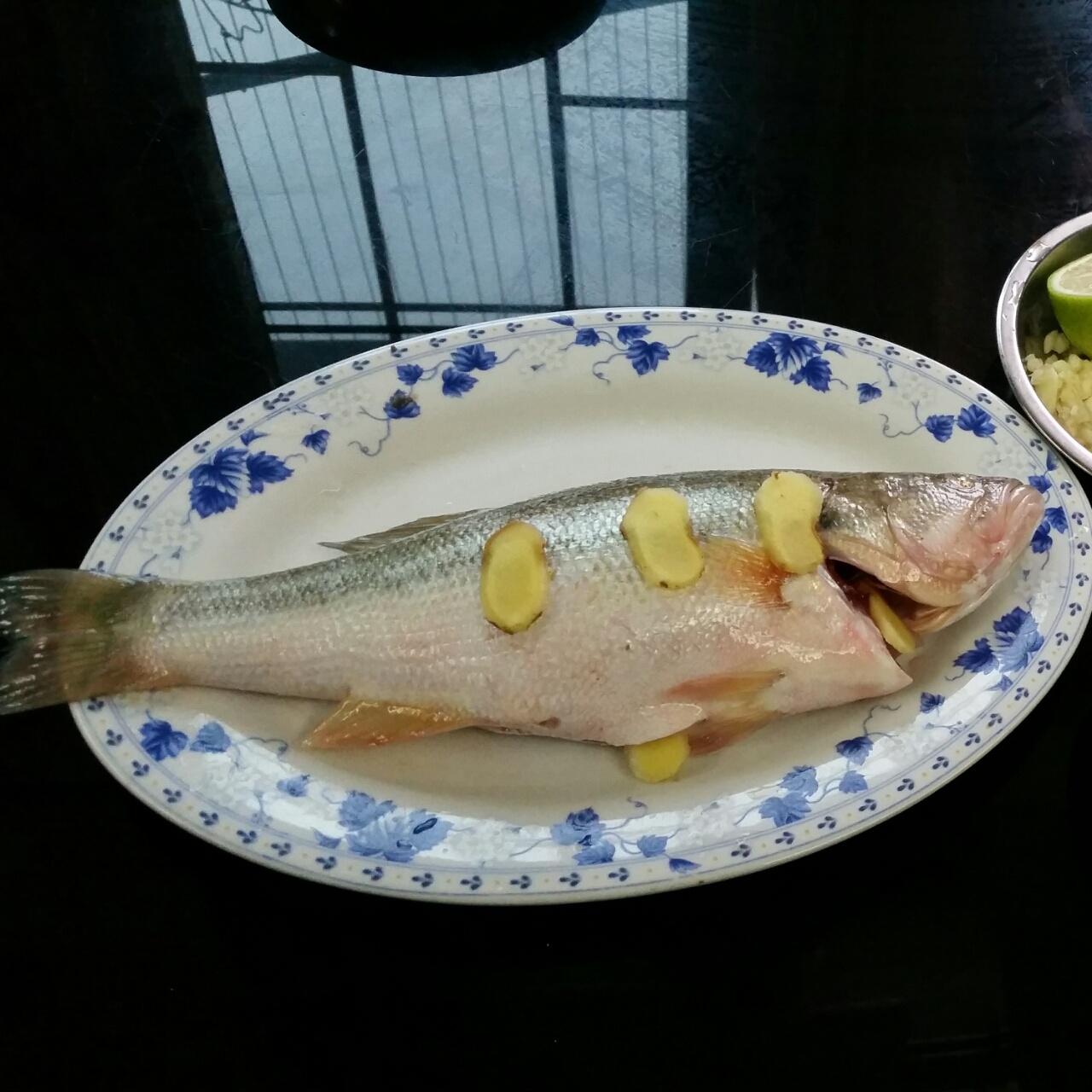 泰式蒸鱸魚的做法 步骤1