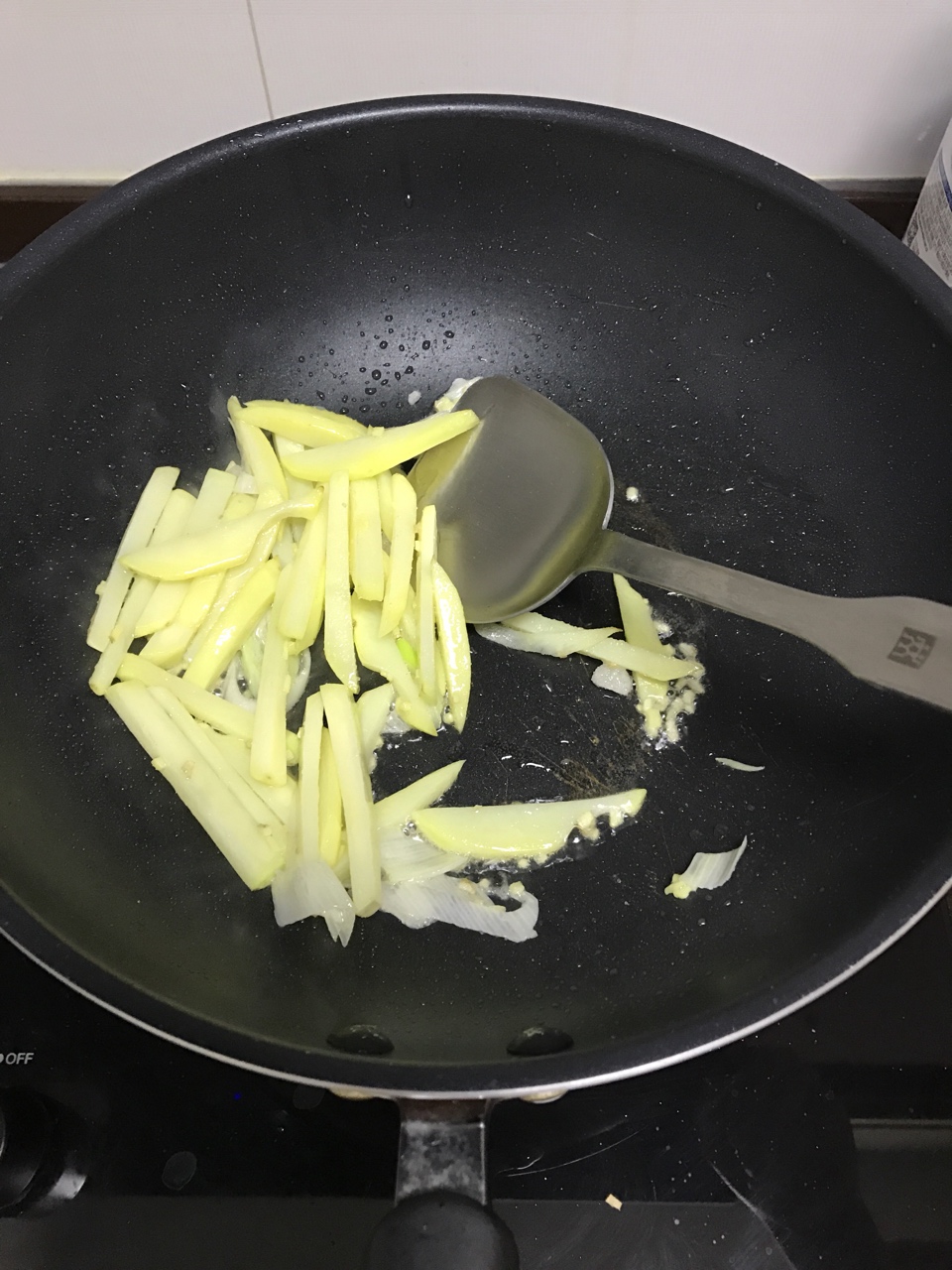 菠菜土豆干蝦湯的做法 步骤2