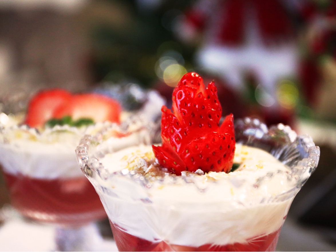 聖誕節草莓酸奶布丁的做法 步骤3