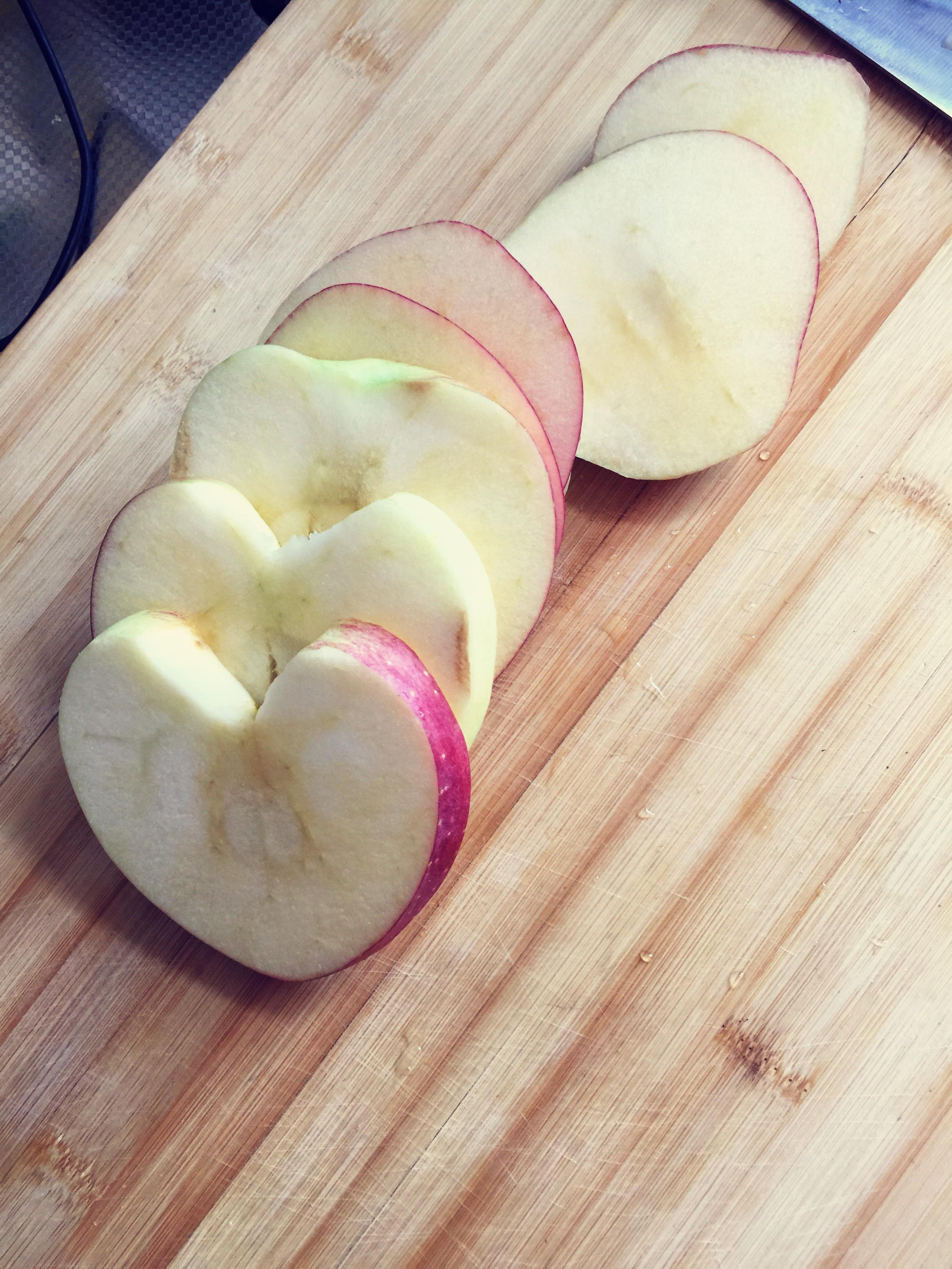 煎蘋果（70年代媽媽的蘋果派）的做法 步骤1