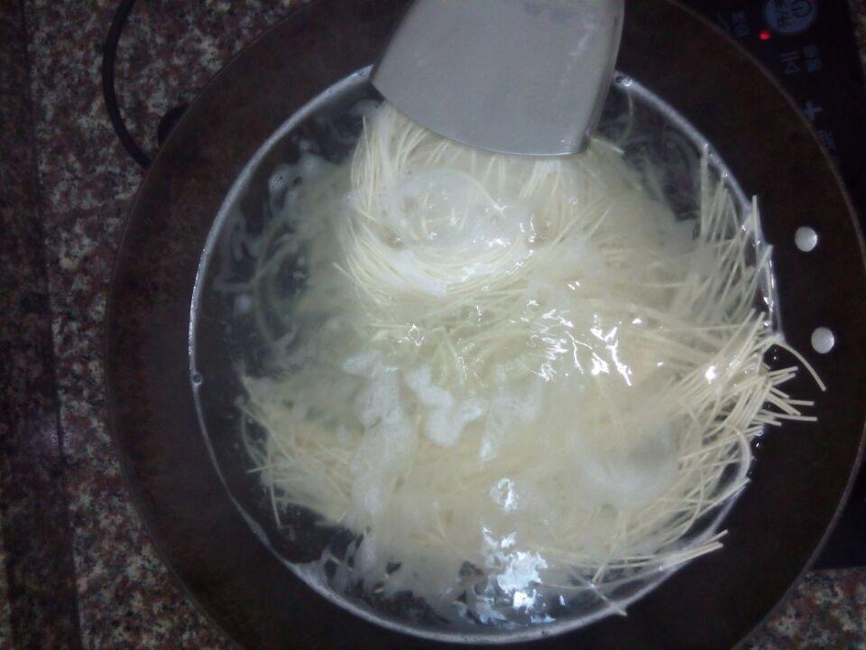 蔥油湯面的做法 步骤1