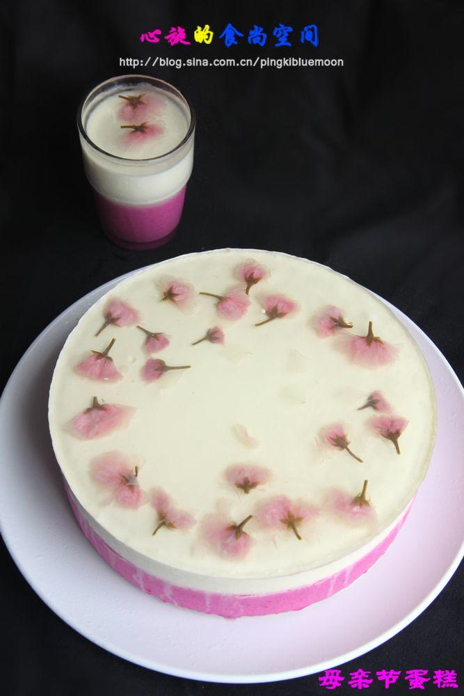 那一抹誘人的粉紅——母親節蛋糕︰紅心火龍果酸奶慕斯搭櫻花果凍的做法 步骤2