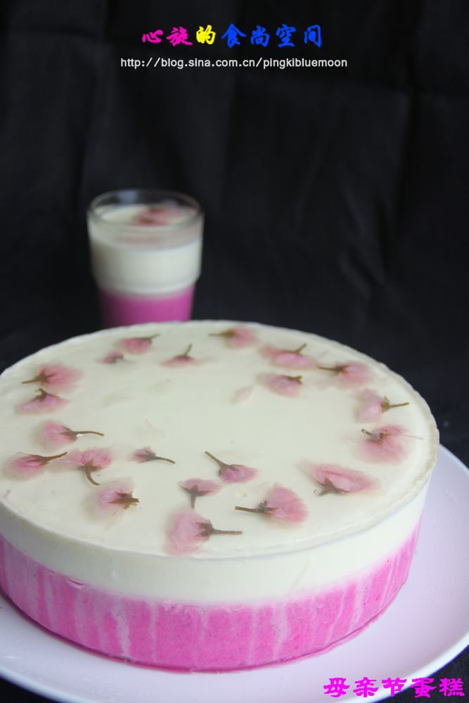 那一抹誘人的粉紅——母親節蛋糕︰紅心火龍果酸奶慕斯搭櫻花果凍的做法 步骤1