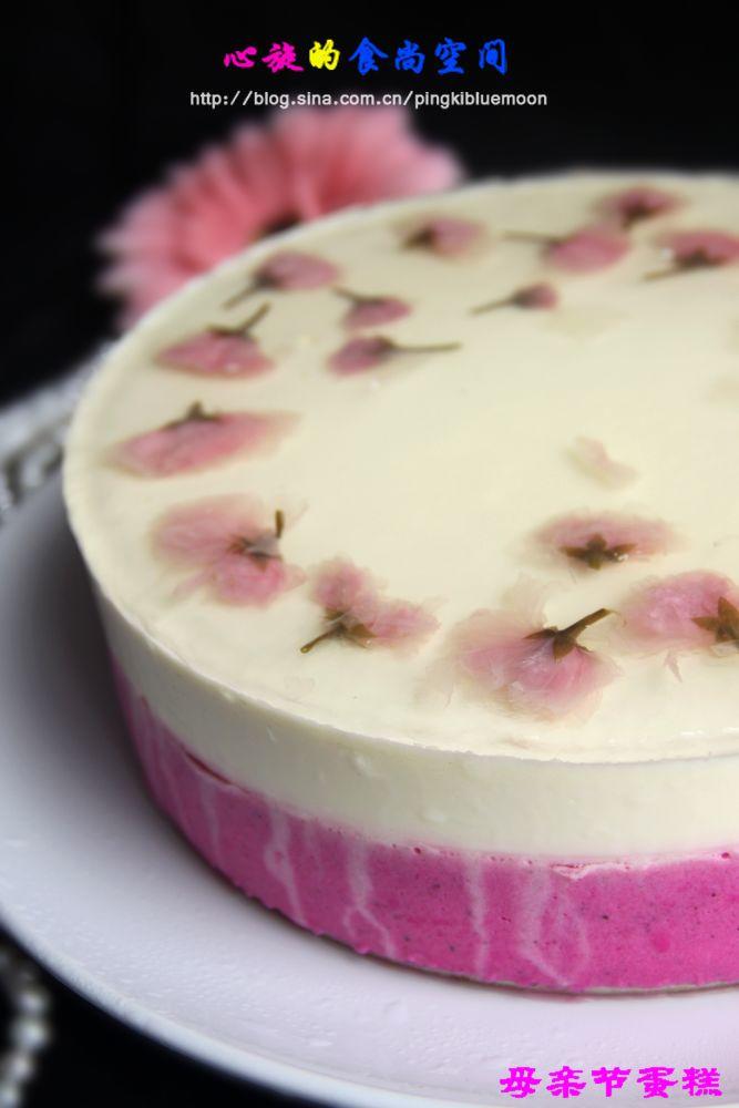 那一抹誘人的粉紅——母親節蛋糕︰紅心火龍果酸奶慕斯搭櫻花果凍的做法 步骤3