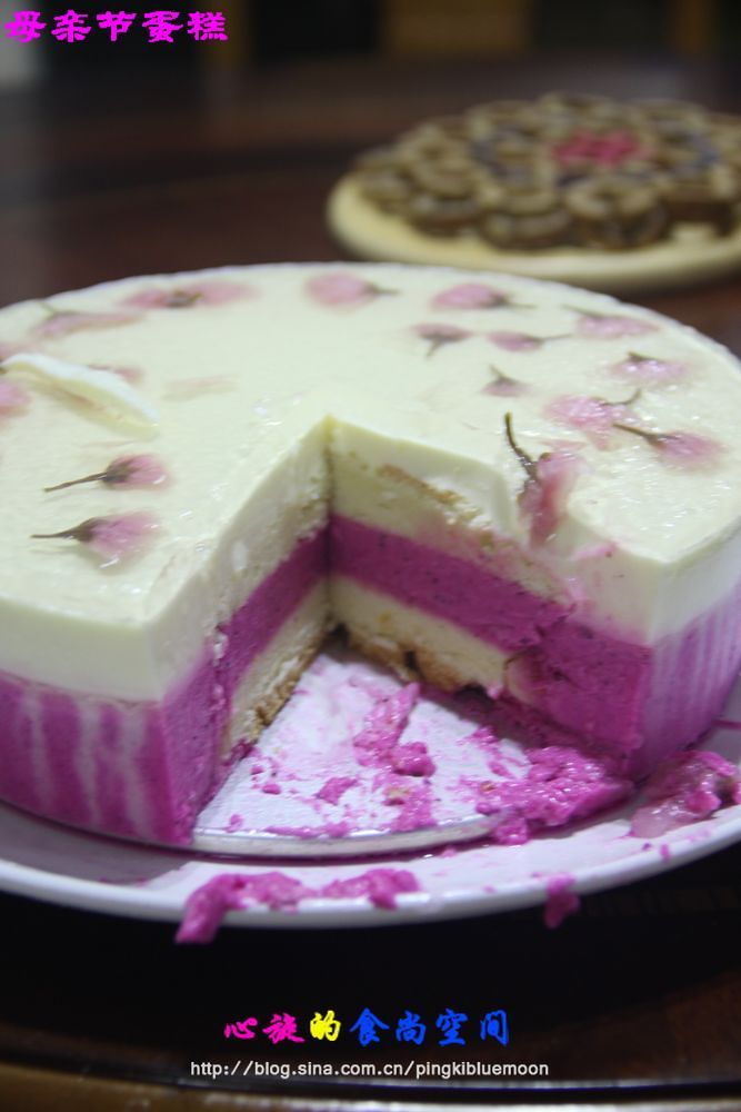 那一抹誘人的粉紅——母親節蛋糕︰紅心火龍果酸奶慕斯搭櫻花果凍的做法 步骤27