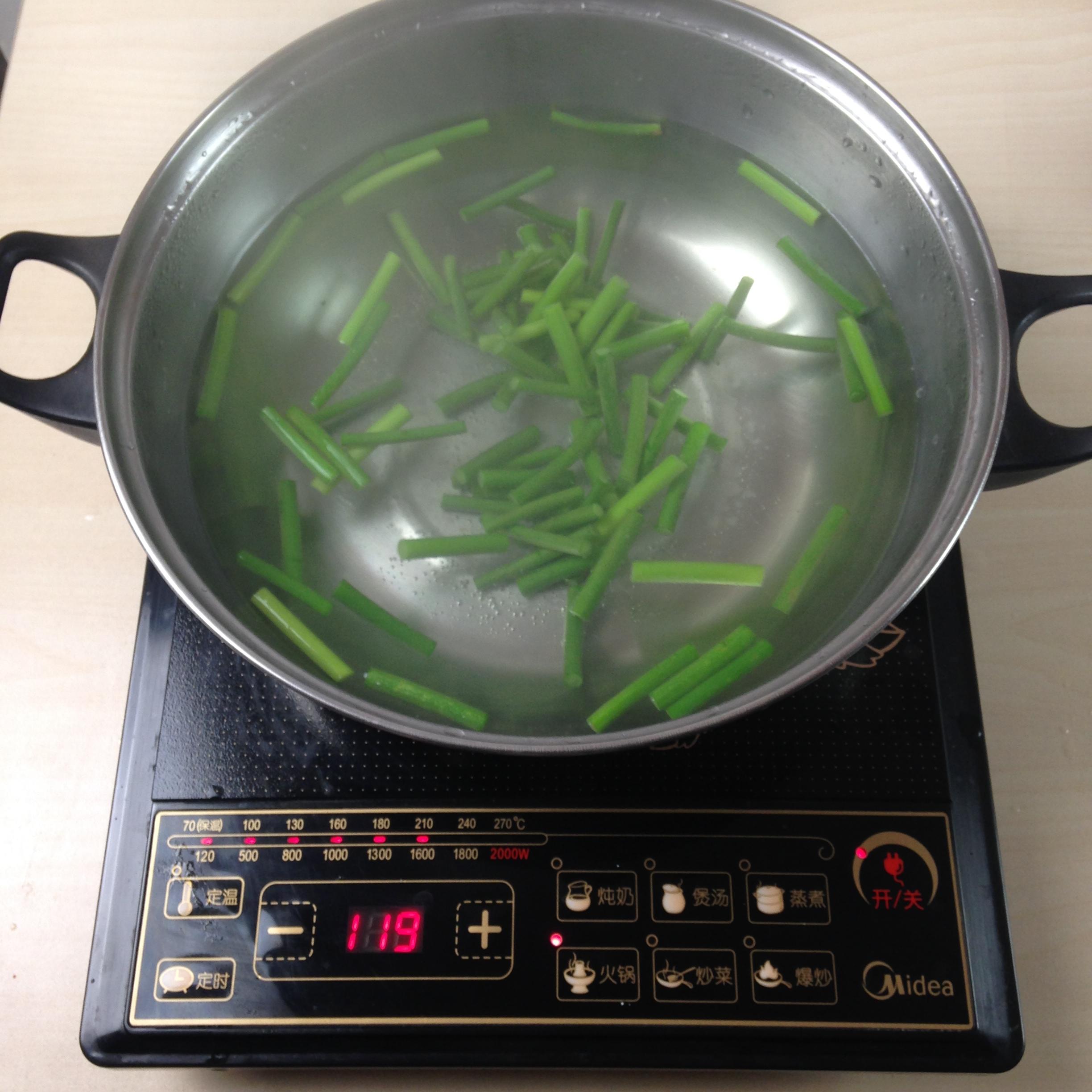梅干菜蒜苔炒飯的做法 步骤1