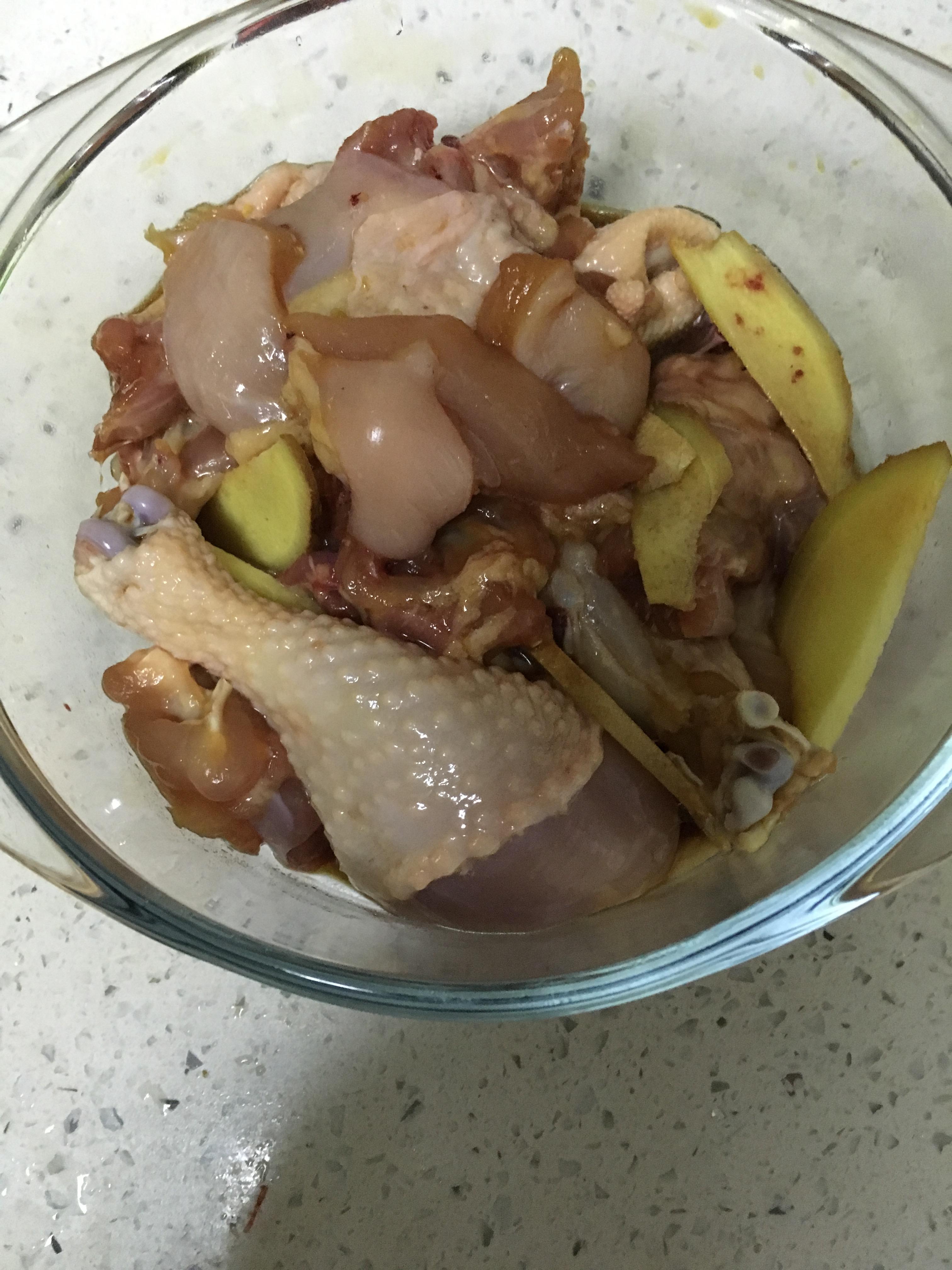 簡單易學土豆香菇燜雞肉的做法 步骤1