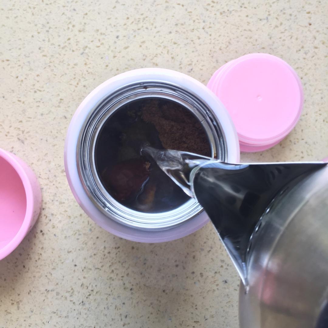 超方便的燜燒壺“紅糖姜茶”的做法 步骤3