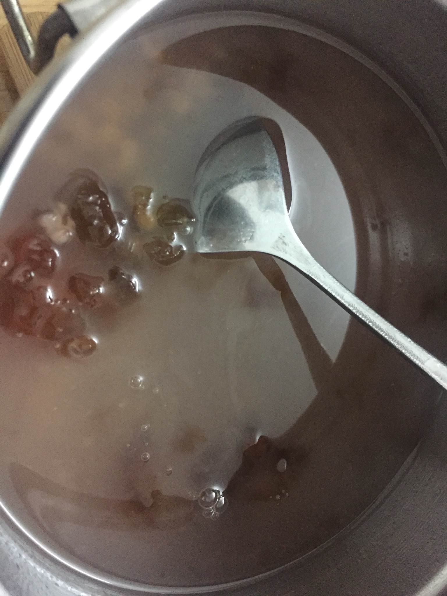 桃膠湯圓糖水的做法 步骤4