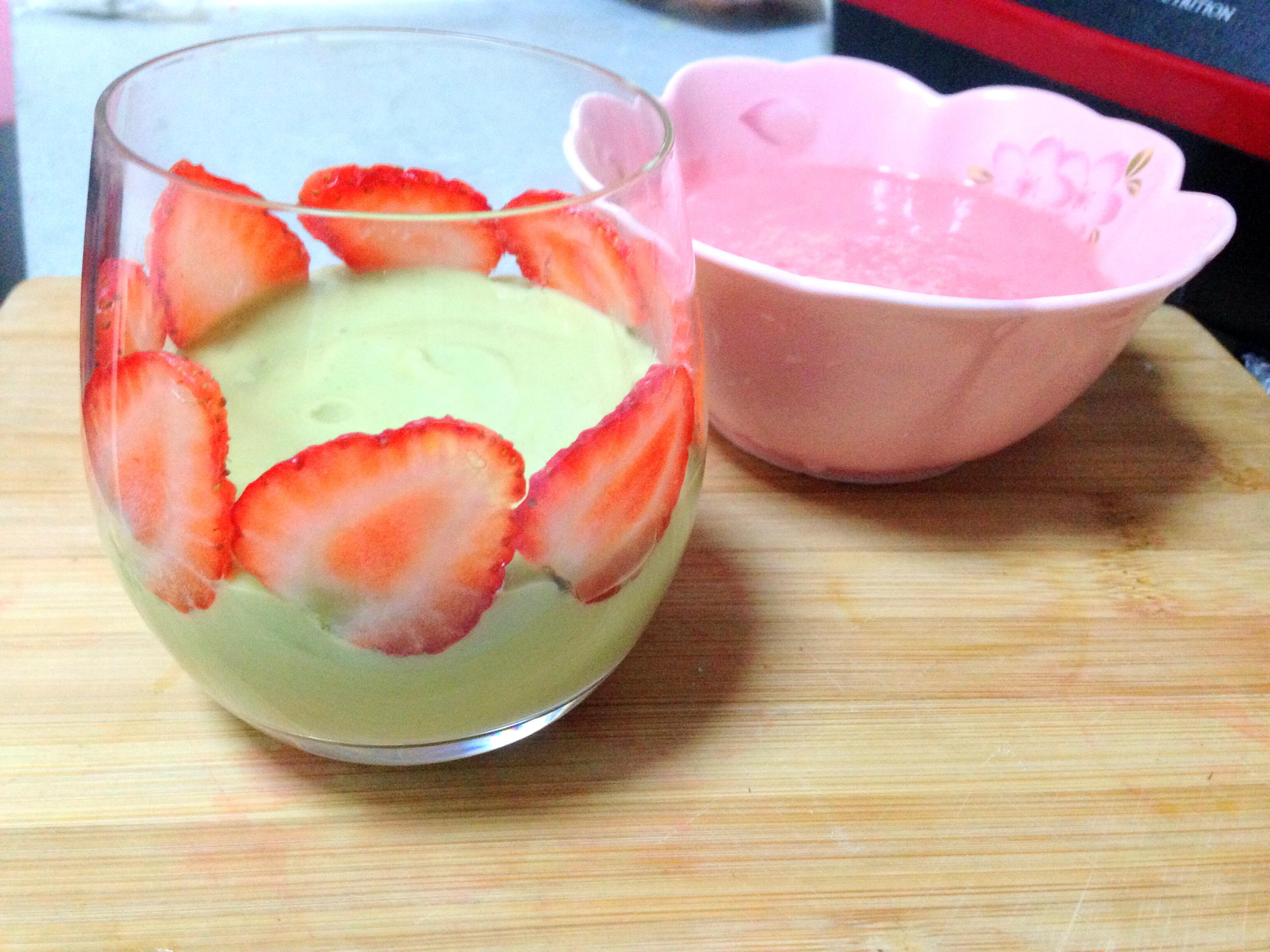 慕思雪-牛油果草莓的做法 步骤6